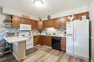 8233 Meadowlark Dr, Carlisle, OH 45005 - Photo 12