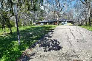 439 Hidden Valley Ln, Wyoming, OH 45215 - Photo 2