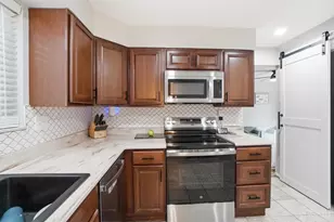 1728 Rockhurst Ln, Cincinnati, OH 45255 - Photo 8