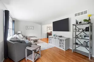 1728 Rockhurst Ln, Cincinnati, OH 45255 - Photo 2