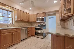 258 Hilltop Ln, Wyoming, OH 45215 - Photo 14