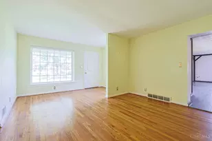 258 Hilltop Ln, Wyoming, OH 45215 - Photo 8