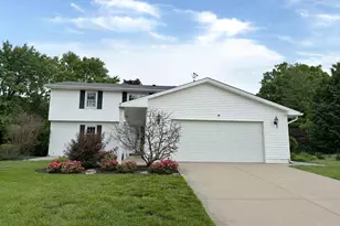 876 Maple Ridge Ct, Fairfield, OH 45014 - Photo 2