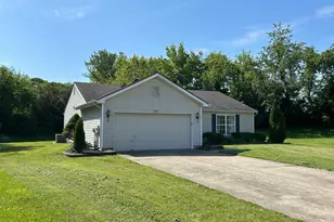 573 Hearthstone Ct, Lebanon, OH 45036 - Photo 2
