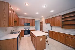 848 Cannes Ct, Miami Township, OH 45140 - Photo 18