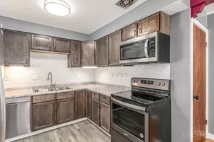 8670 Zodiac Dr, Springfield Township, OH 45231 - Photo 12