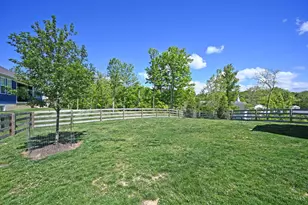 976 Crestpoint Ct, Union Township, OH 45245 - Photo 36