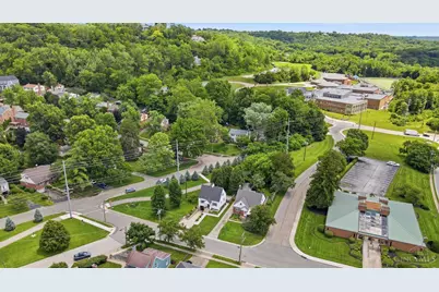 3818 Pocahontas Avenue, Mariemont, OH 45227 - Photo 2