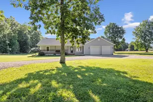 126 Texas Dr, Jackson Township, OH 45171 - Photo 2