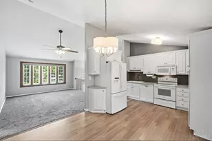 5629 Bluepine Dr, Green Township, OH 45247 - Photo 8