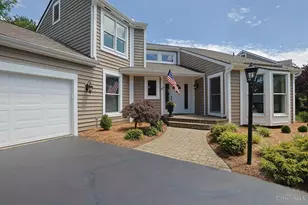 9832 Village View Ct, Blue Ash, OH 45241 - Photo 2