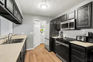 3318 Emerald Lakes Dr, Green Township, OH 45211 - Photo 4