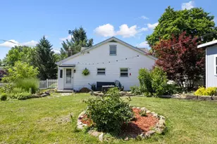 320 E Plane St, Bethel, OH 45106 - Photo 4