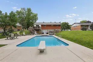 1570 Blueorchard Dr, Cincinnati, OH 45230 - Photo 32