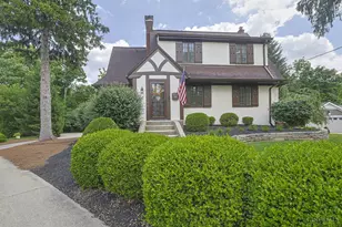 1242 Garden Cir, Wyoming, OH 45215 - Photo 2