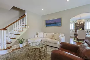 1242 Garden Cir, Wyoming, OH 45215 - Photo 8