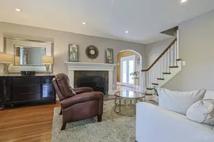 1242 Garden Cir, Wyoming, OH 45215 - Photo 6