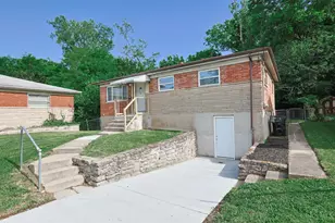 3065 Aquadale Ln, Cincinnati, OH 45211 - Photo 2