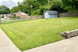 3199 Mary Jane Dr, Green Township, OH 45211 - Photo 4