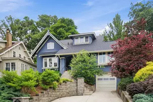 3428 St Johns Pl, Cincinnati, OH 45208 - Photo 2