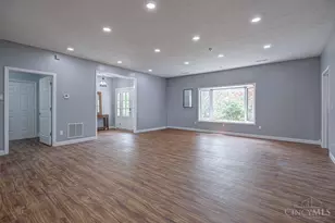 7926 Normandy Ln, Centerville, OH 45459 - Photo 4