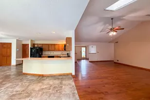 2129 Greenpine Dr, Springfield Township, OH 45231 - Photo 8