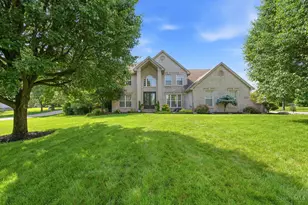 6211 Ashbourne Pl, Green Township, OH 45233 - Photo 2