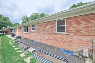 701 Ashford Ct, Springfield Township, OH 45231 - Photo 48