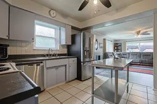 701 Ashford Ct, Springfield Township, OH 45231 - Photo 20