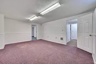 1063 Newcastle Dr, Springfield Township, OH 45231 - Photo 18