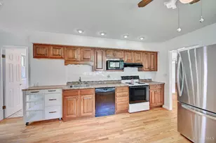 1063 Newcastle Dr, Springfield Township, OH 45231 - Photo 6
