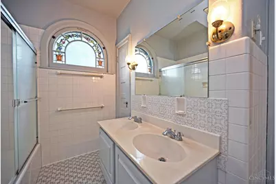 365 Terrace Avenue, Cincinnati, OH 45220 - Photo 32