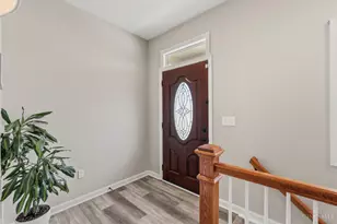 3359 Forestview Dr, Green Township, OH 45211 - Photo 4