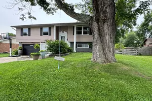 1310 Westmoor Dr, Wilmington, OH 45177 - Photo 2