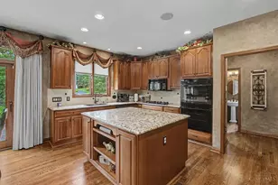 5869 Glynn Ct, Delhi Township, OH 45233 - Photo 6