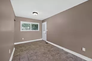 8760 Grenada Dr, Springfield Township, OH 45231 - Photo 16