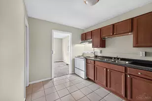 1910 Ashbrook Dr, Cincinnati, OH 45238 - Photo 10