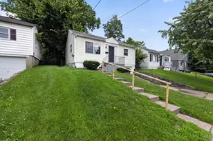 1910 Ashbrook Dr, Cincinnati, OH 45238 - Photo 2
