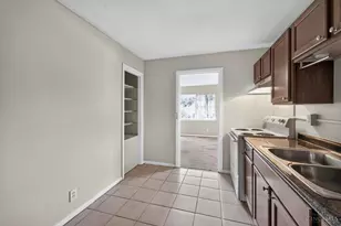 1910 Ashbrook Dr, Cincinnati, OH 45238 - Photo 8