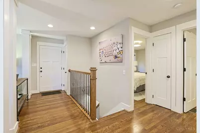 211 Hilltop Lane, Wyoming, OH 45215 - Photo 4