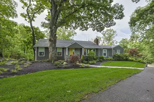 211 Hilltop Ln, Wyoming, OH 45215 - Photo 1