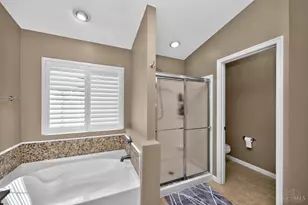 8049 Bridge Point Dr, Green Township, OH 45248 - Photo 32