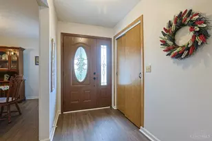 1858 Fallbrook Ln, Springfield Township, OH 45240 - Photo 4