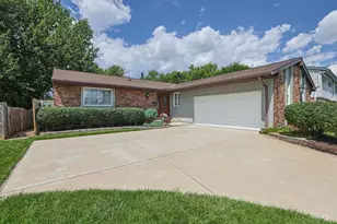 1858 Fallbrook Ln, Springfield Township, OH 45240 - Photo 2
