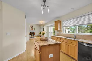 2125 Deer Meadow Dr, Springfield Township, OH 45240 - Photo 14