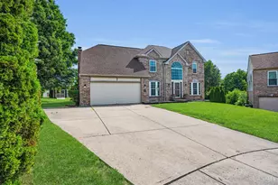 2125 Deer Meadow Dr, Springfield Township, OH 45240 - Photo 2