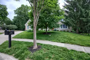 9846 Catalpa Woods Ct, Blue Ash, OH 45242 - Photo 6