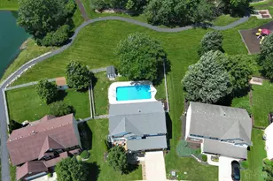 5917 Pepperridge Ct, Hamilton Township, OH 45039 - Photo 2