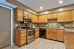 57 Evergreen Cir, Wyoming, OH 45215 - Photo 2