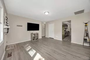 7359 Estate Ct, Springfield Township, OH 45224 - Photo 10